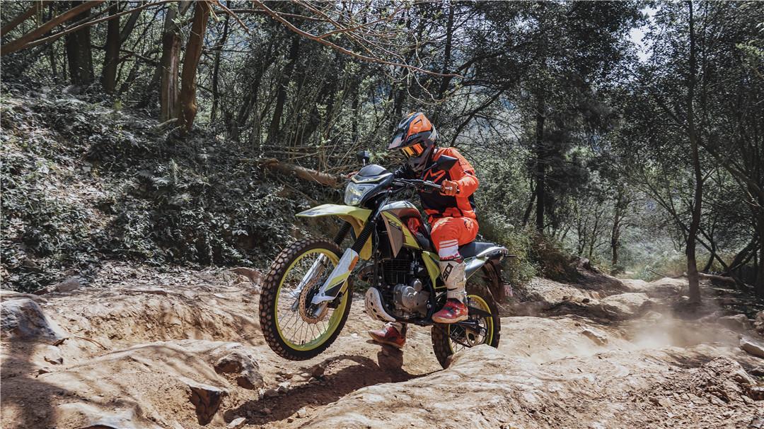 能上路的250cc摩托跑车,能跑250迈左右的摩托车