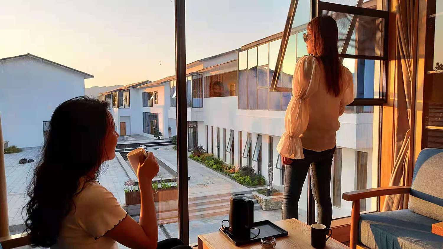 南漳天池山山顶云端木屋露营,南漳天池山烧烤露营