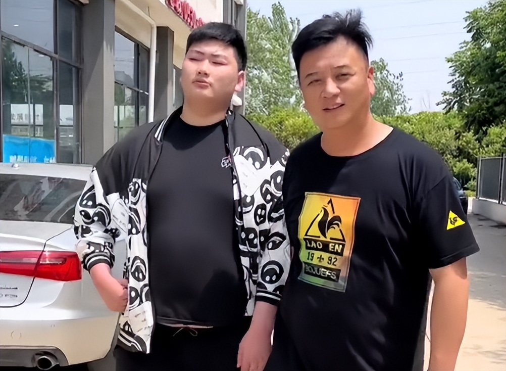 朱小伟提前为婚礼做准备，请健身私教打卡减肥，挥汗如雨十分卖力