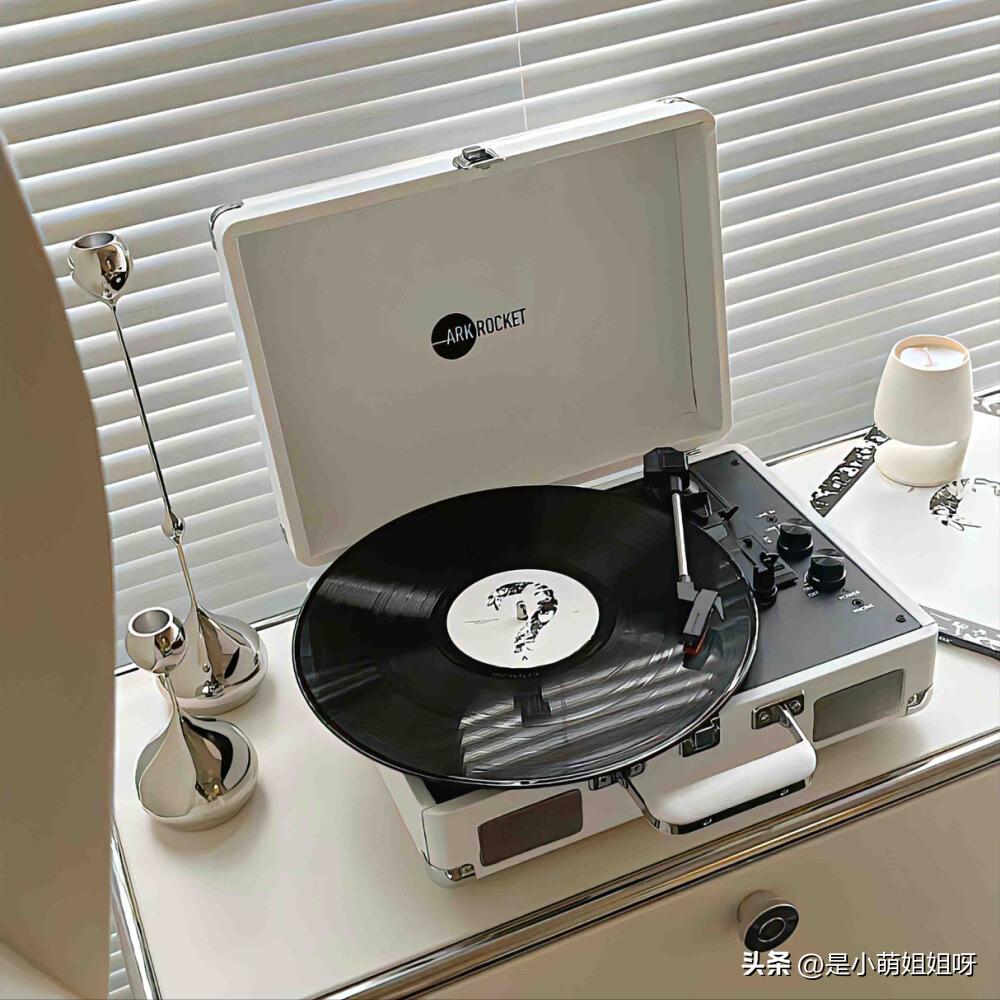 自媒体一年赚10万难不难,自媒体一年赚5万难吗