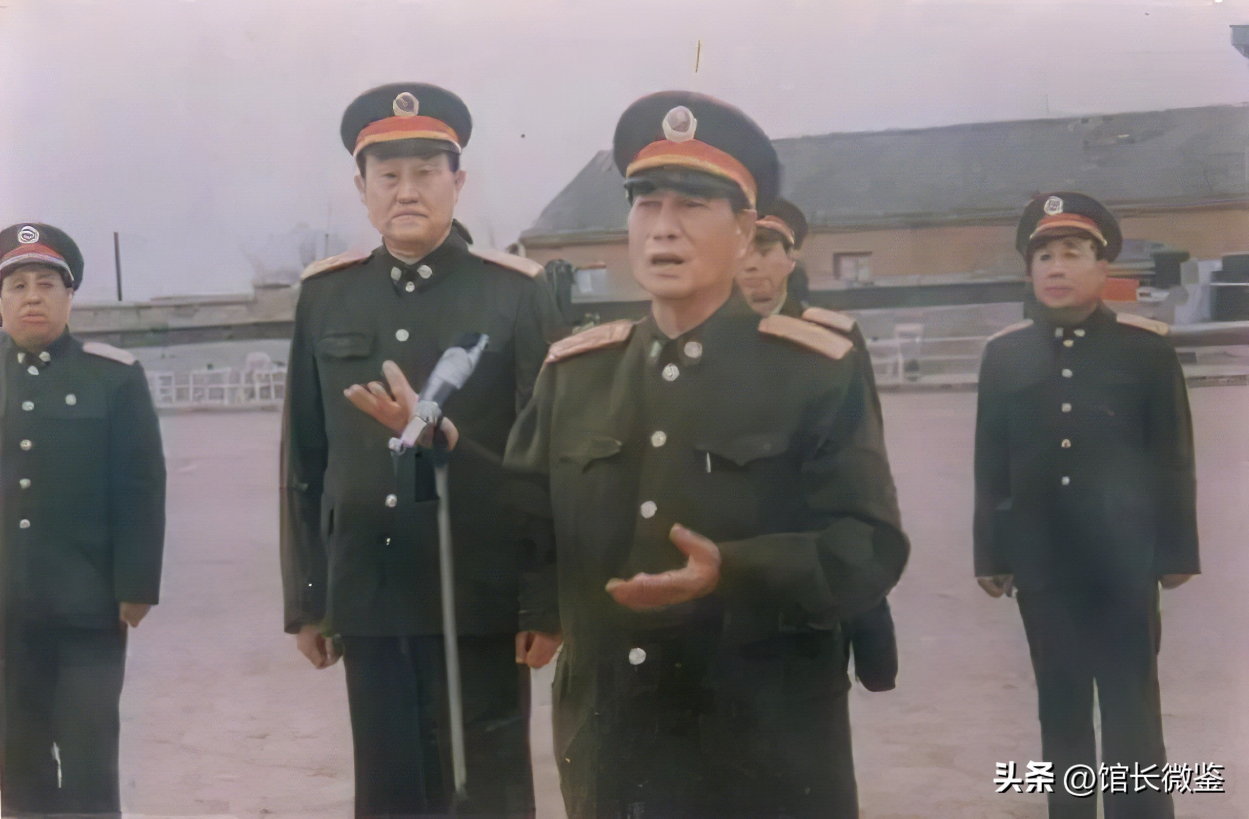 1979年，43军归途中被越军咬住，*万年张**连开三枪：杀他个回马枪