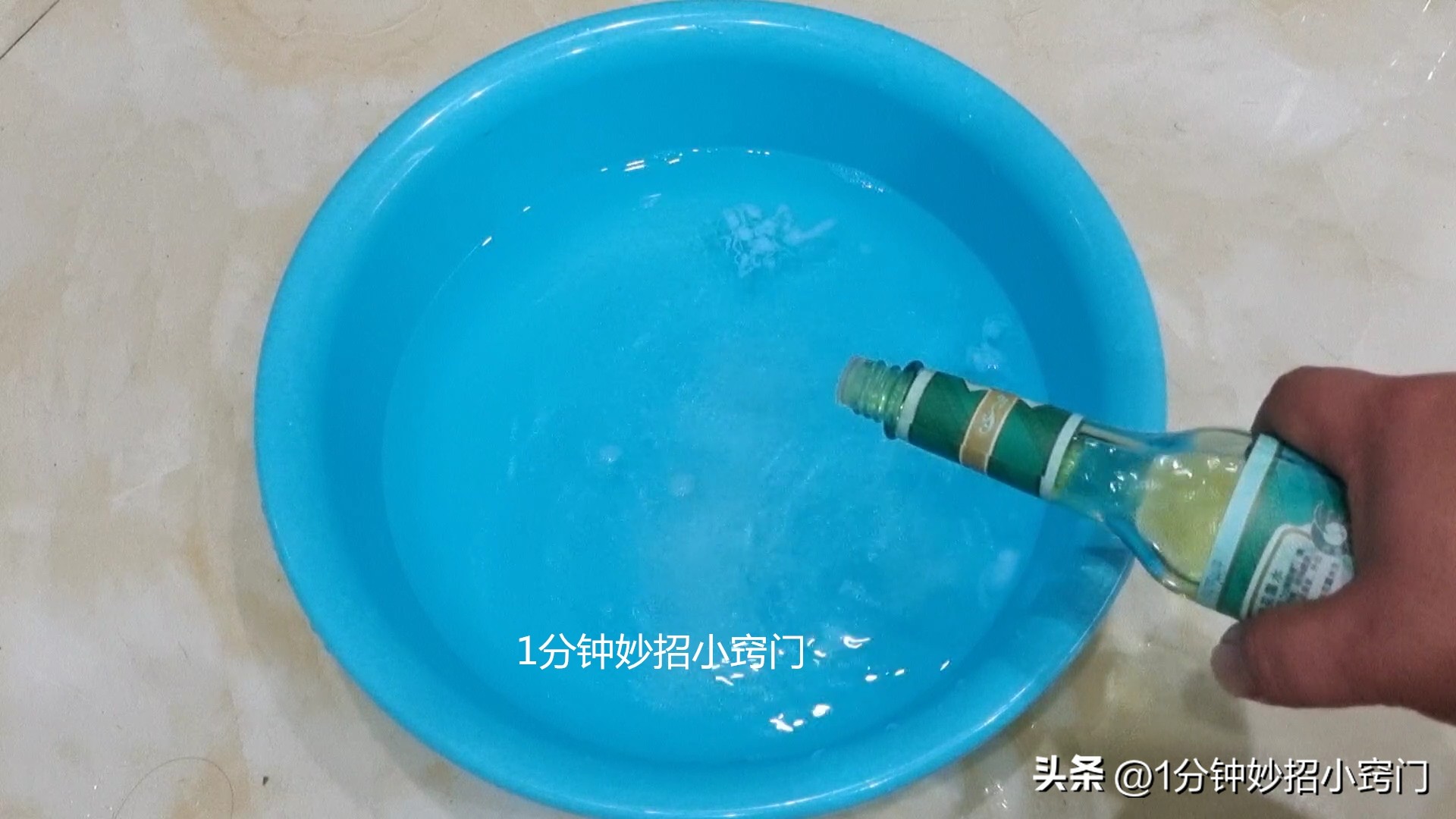 家里地板容易脏怎么拖,家里的地板怎么擦也擦不干净