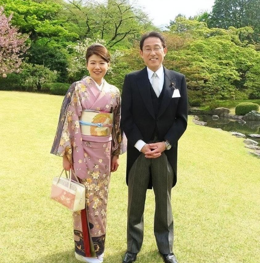金建希与岸田裕子,岸田裕子穿和服照片