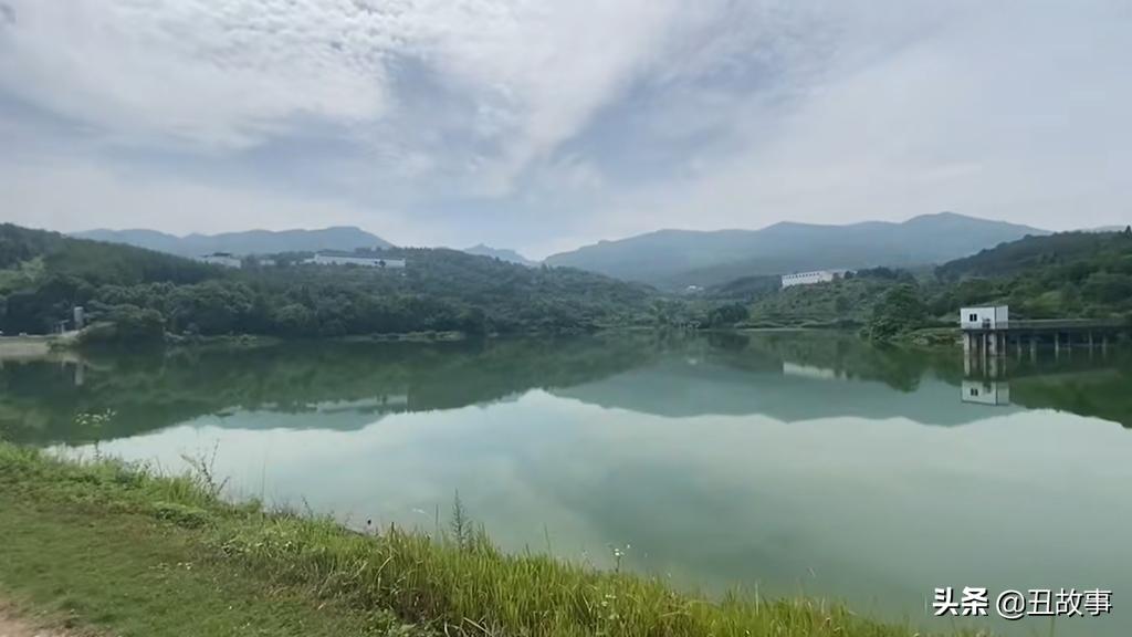 我花了1500元钱，买了一张70年前的遗照，送到千里之外的湖南怀化