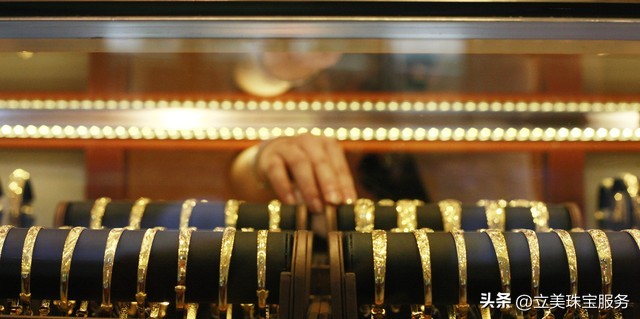 买黄金首饰怎样买不吃亏,80克黄金能买多少黄金首饰