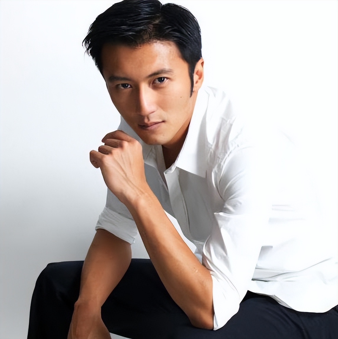 谢霆锋为什么如此喜欢王菲,谢霆锋为何喜欢王菲这么多年