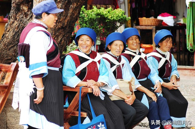 七八十年代，农村单身汉老王，通过中介买媳妇，如今儿子都18了！