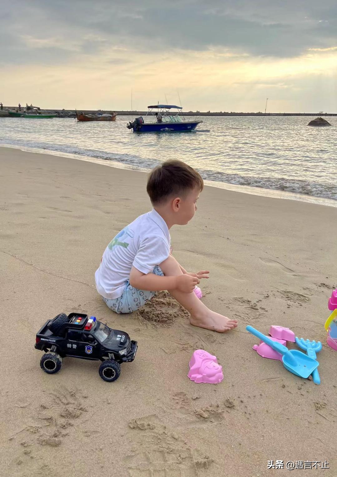 丹麦村里的小叔子爱上了嫂子？大女主女王：我从不信八卦和童话