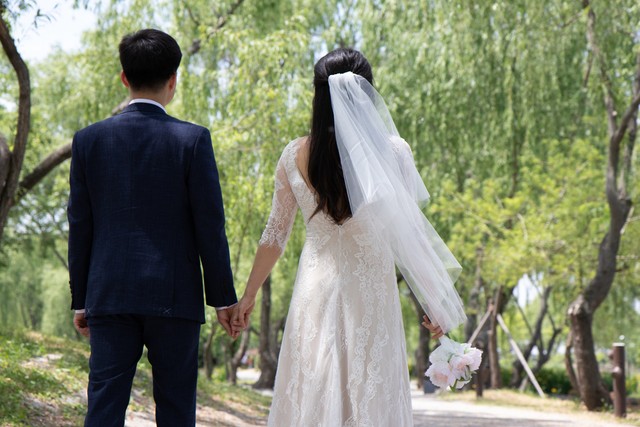 分手一个月对方就拍婚纱照了,分手后前女友给我看婚纱照的心理