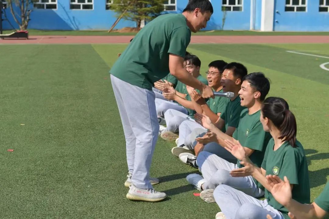 对刘畊宏的描写,刘畊宏很拽的角色