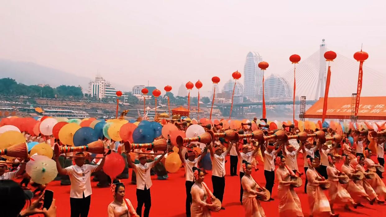 2010西双版纳傣族万人泼水节,西双版纳万人泼水节狂欢