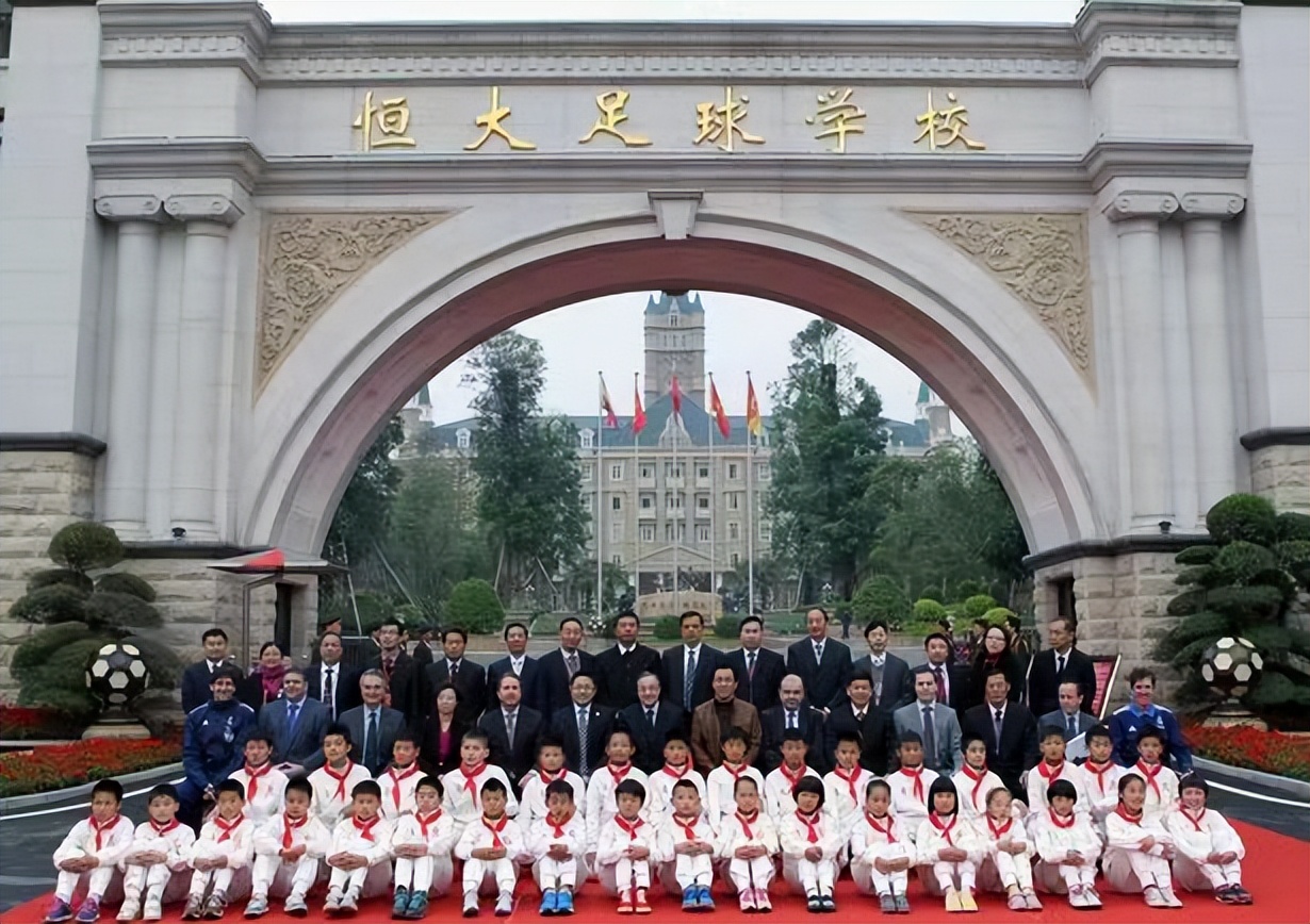 国足臭，联赛假，中国足球怎么了？