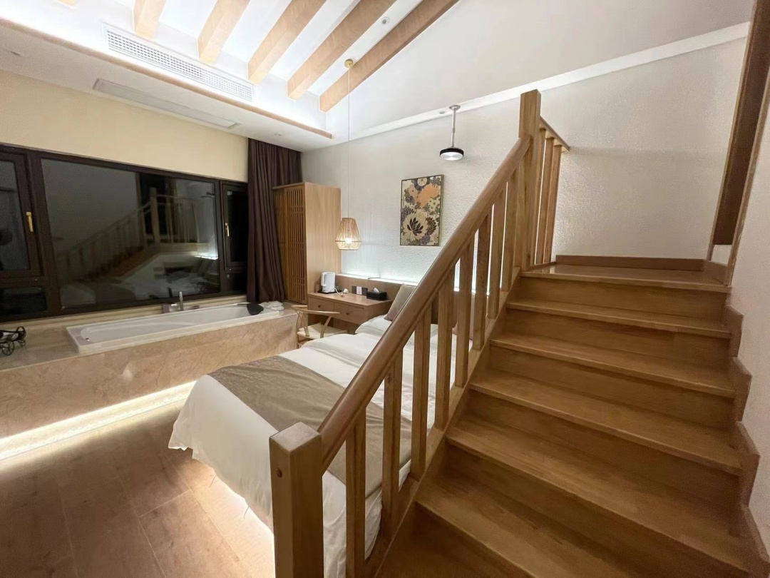 打卡老王雅墅山景房别墅！日式榻榻米沉浸山景风光中国的圣托里尼