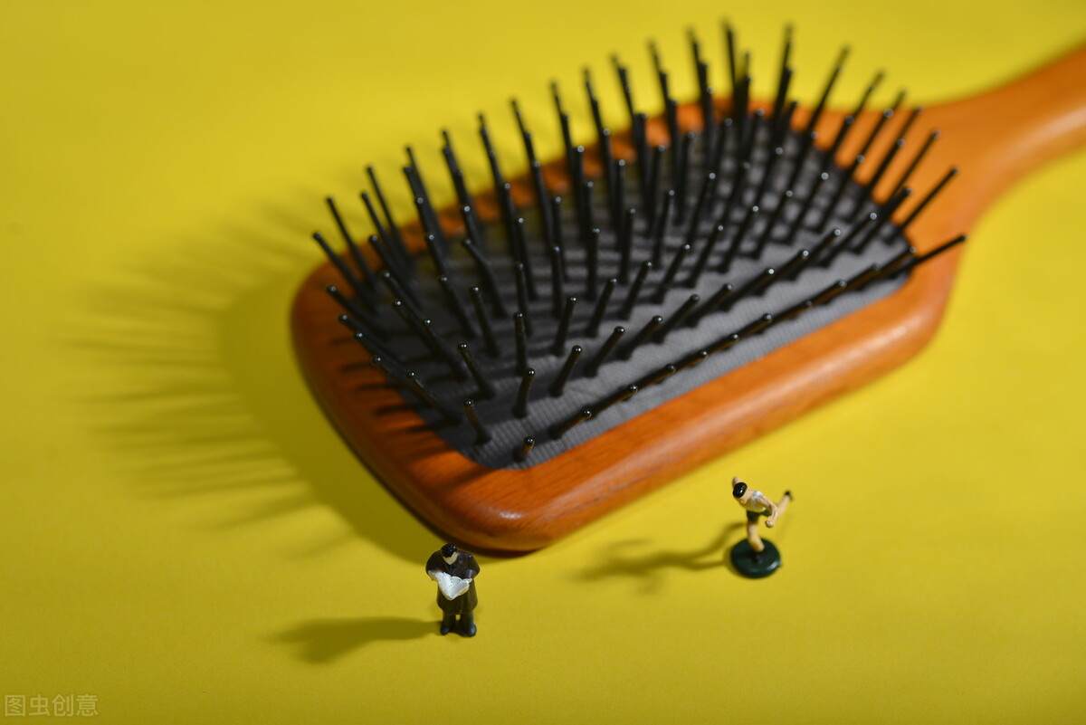 女人经常熬夜掉发怎么办,女人熬夜掉头发吃什么调理