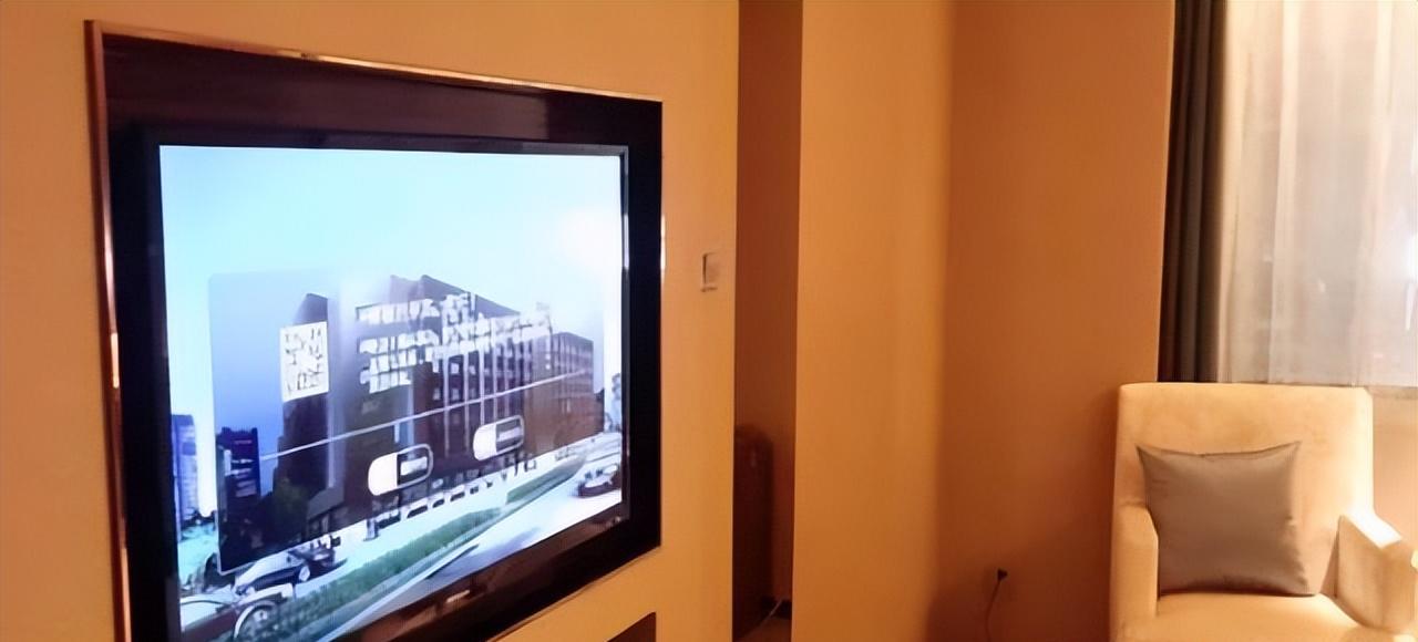 酒店里最难找到的摄像头在哪里,酒店顶灯被发现藏摄像头