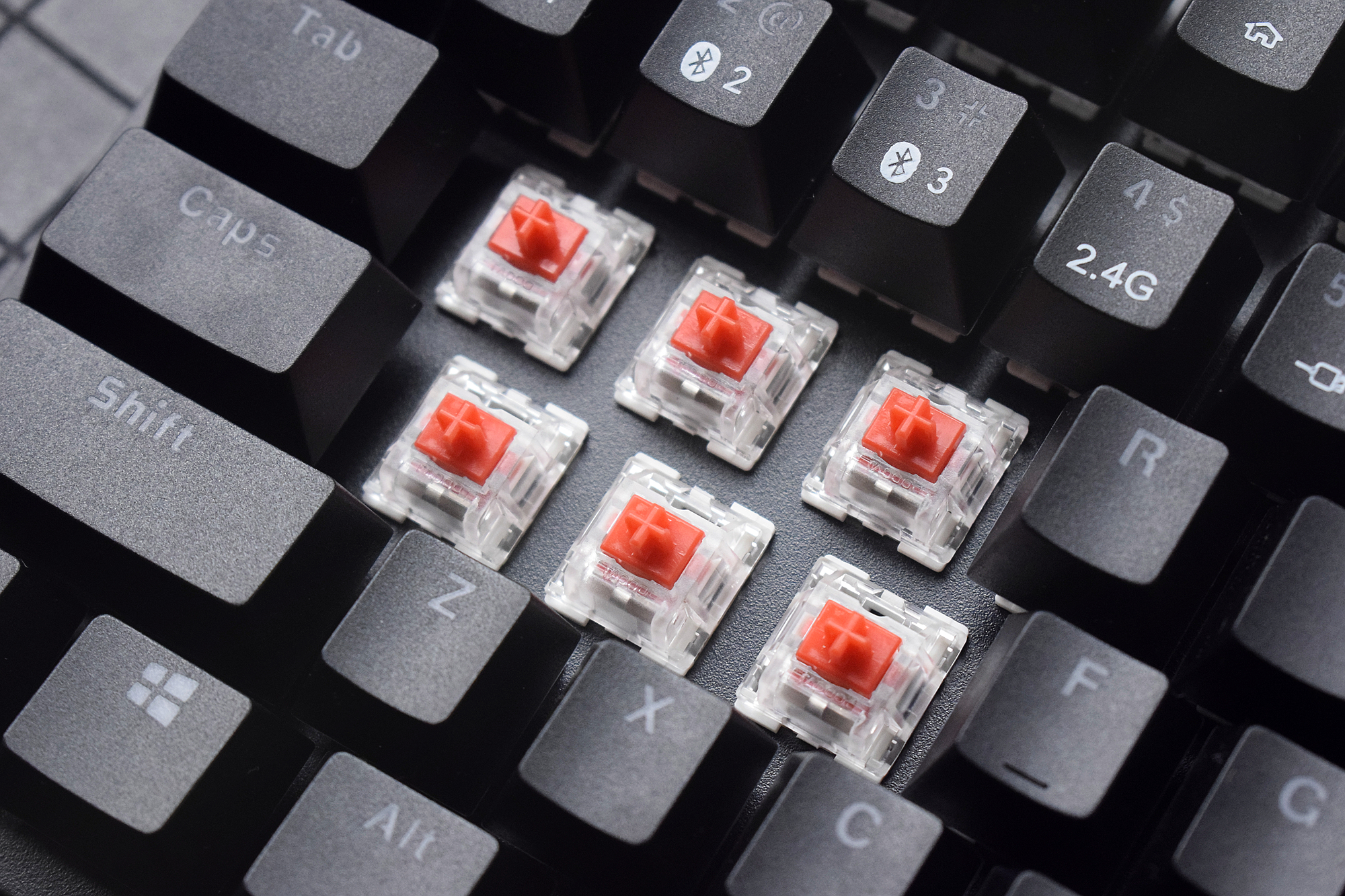 雷柏v500pro红轴键盘测评紫色,让游戏更自由雷柏v500pro多模键盘