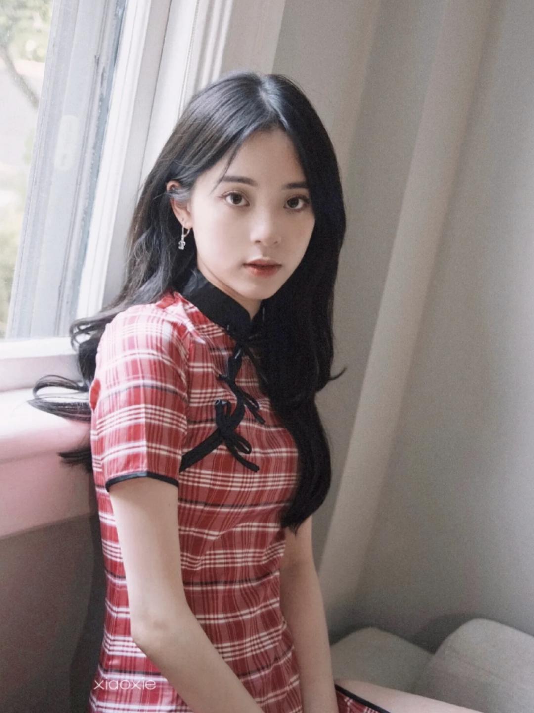 欧阳娜娜、杨超越争着蹭热度的新顶流，原来长这样