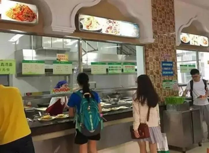 黑心食堂专坑学生,黑心学校做劣质食物给学生吃