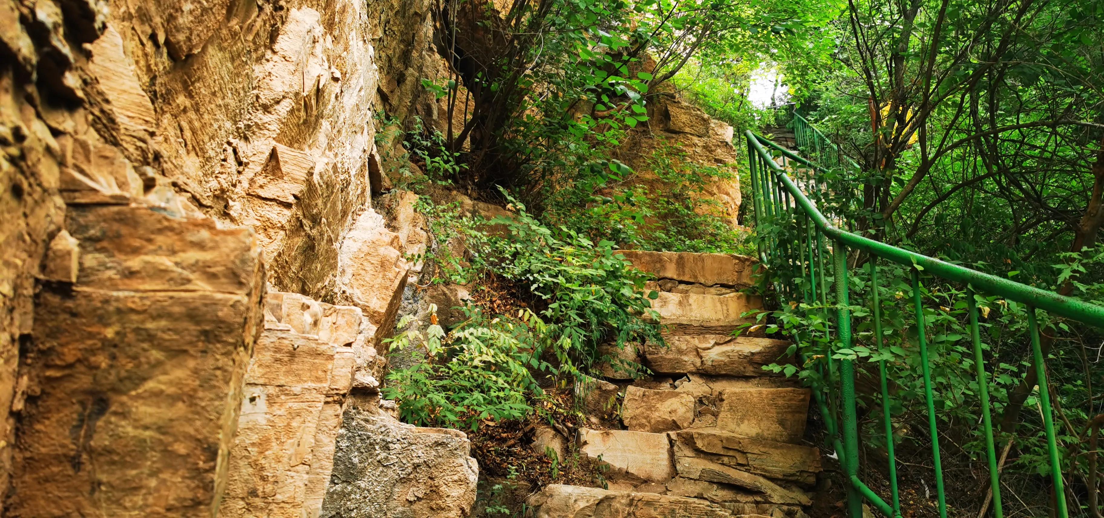 平谷老象峰景区~犹如子母连体象,母象头西尾东,子象头东尾西