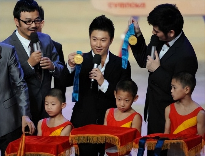 “只讲英文”李安琪：嫁*小鹏李**13年，从不说中文，哪来的优越感？