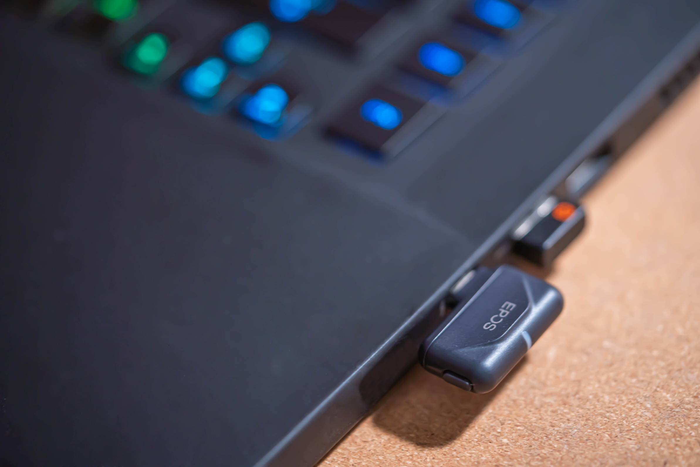 浣庡欢杩烶C鏃犵嚎鑰虫満,闊崇弨钃濈墮鑰虫満gtw270