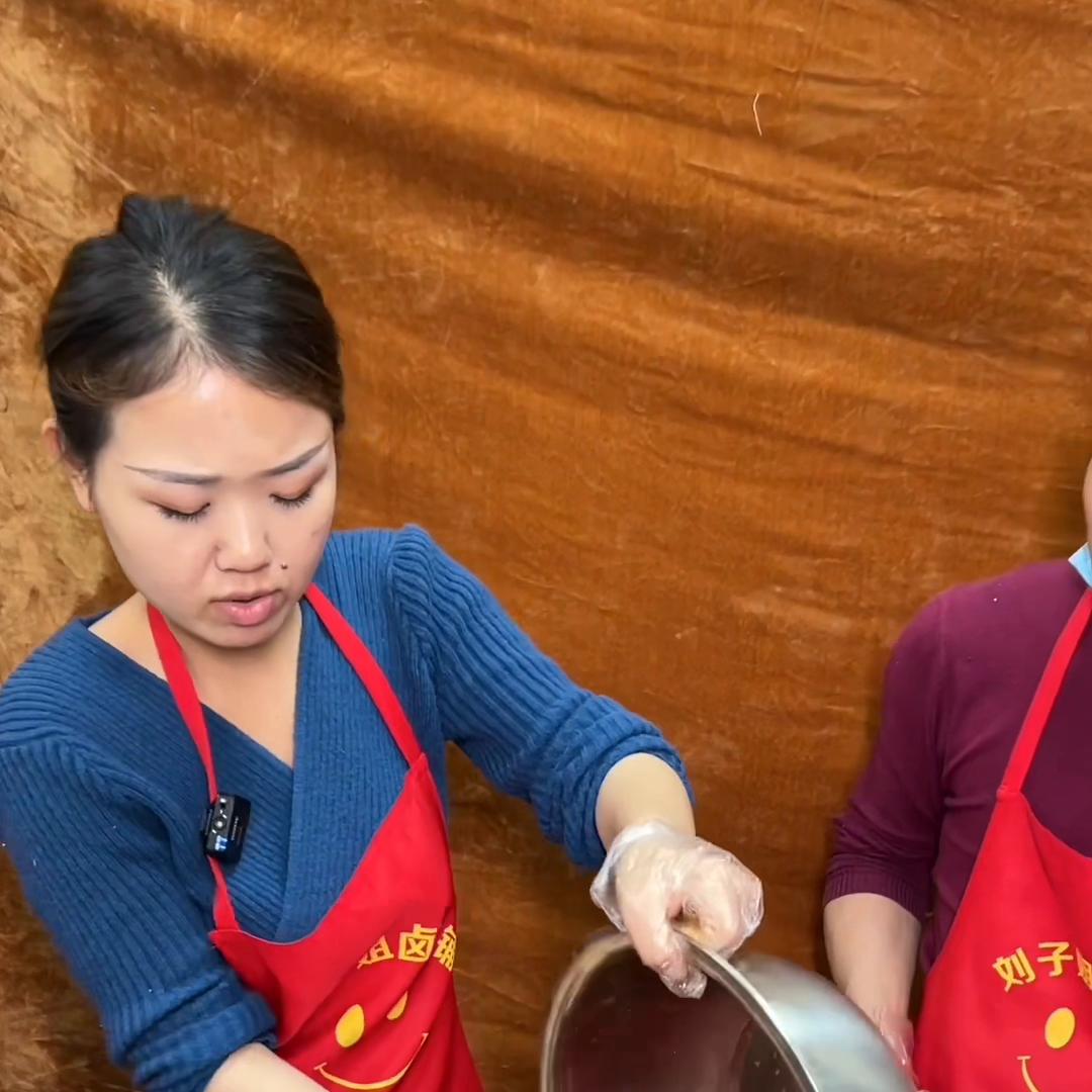 不到50平的小店每天都是爆满,20平左右的小店有哪些