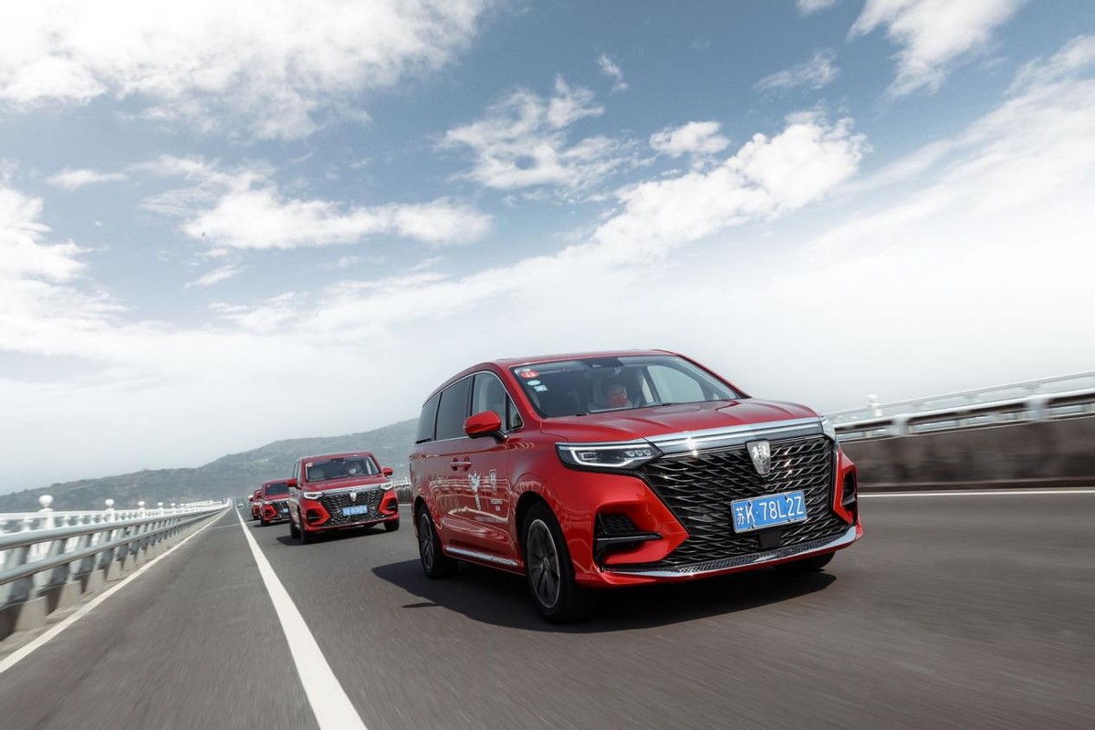 荣威imax8气场不输埃尔法,荣威imax8驾乘体验