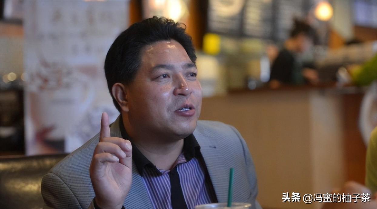 三个穷小伙被姐姐收留20年后报恩,十年前收留穷小伙10年后报恩