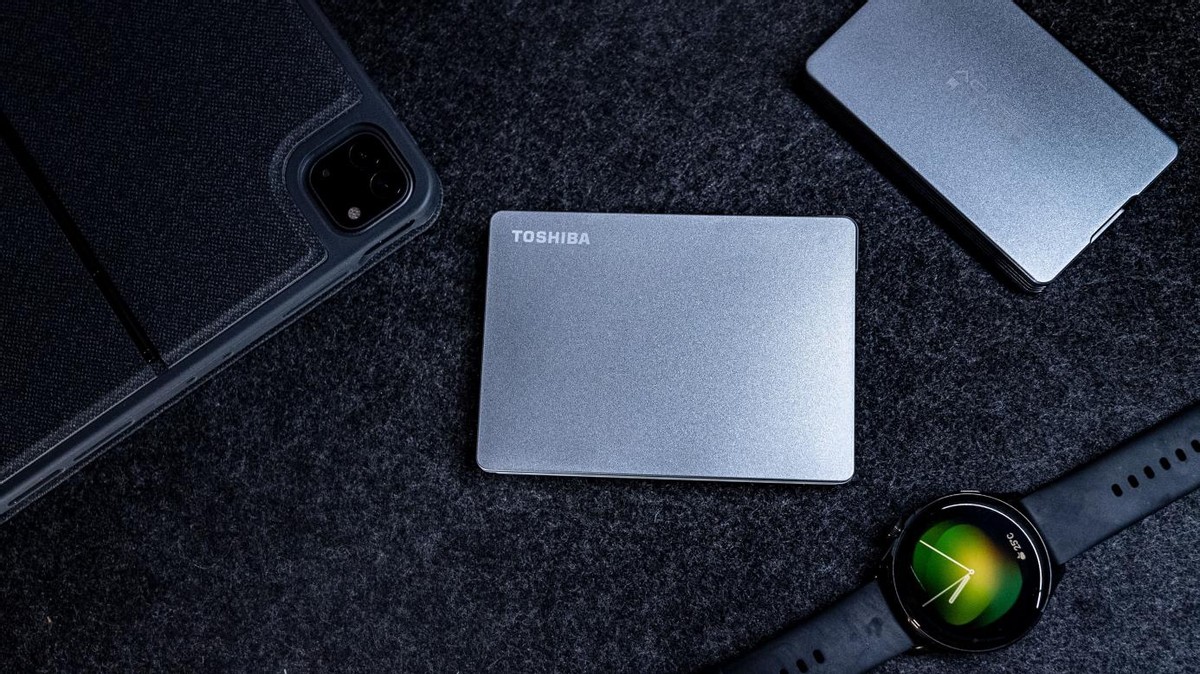 5年后再次入手移动硬盘，我选了东芝CanvioFlex，够小够快更兼容