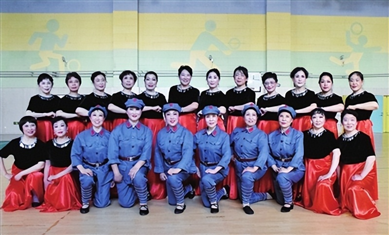 京剧让我越唱越年轻！李沧区老年大学京剧旦角班里的三对“姐妹花”