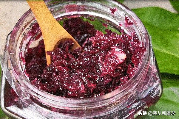 又到了临走前妈妈偷偷在我的包里硬塞一瓶酱的时候