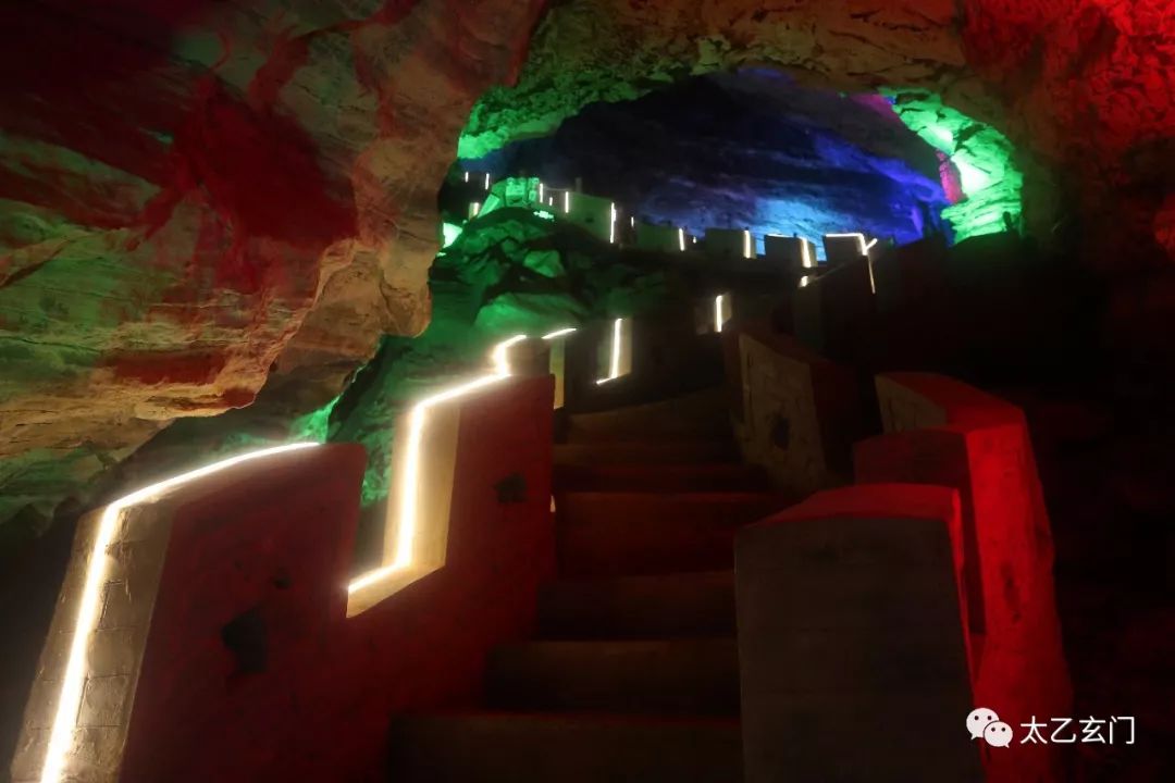 北京八奇洞显圣龙潭,最近发现的最大溶洞