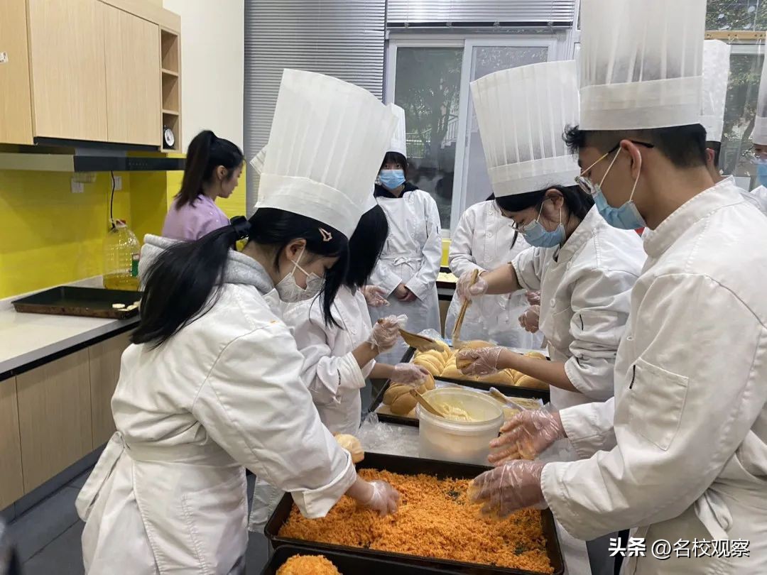 成冠高中部选修课堂，精彩纷呈校本课，激情洋溢求学心