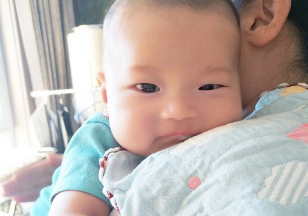 儿子就喜欢粘着妈妈,儿子总是黏着妈妈怎么办