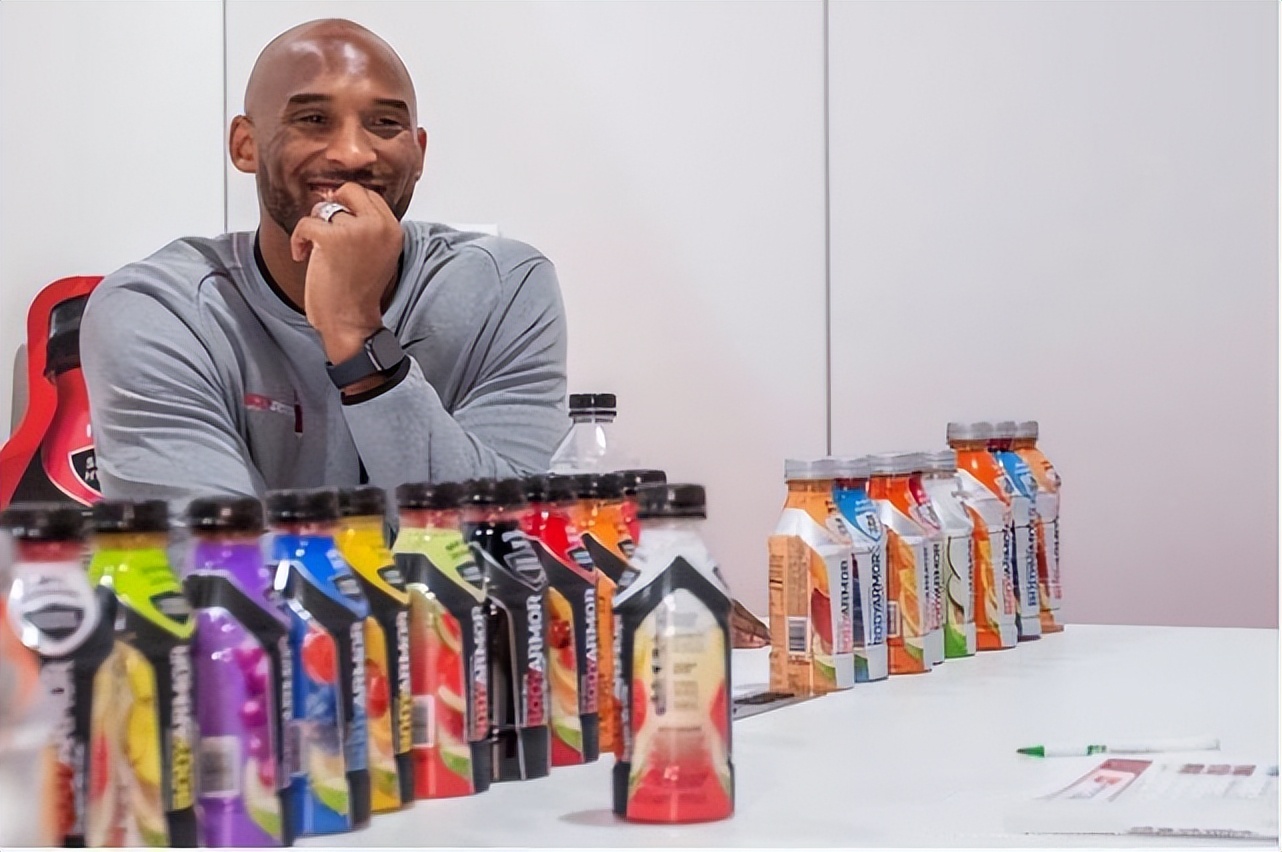 科比退役球衣瓦妮莎,科比死后瓦妮莎得到了多少钱