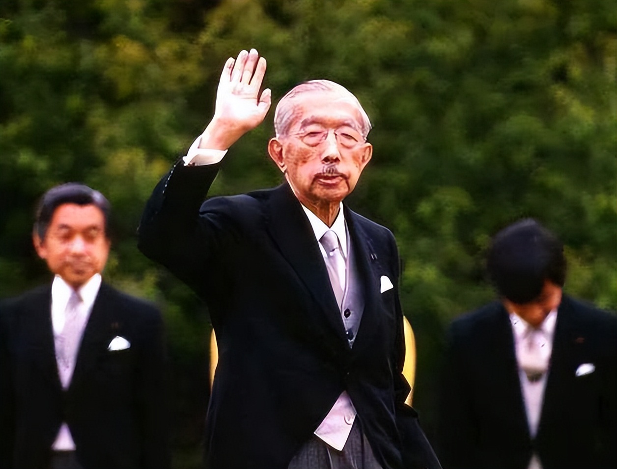 1978年日本记者刁难：*鱼岛钓**属于哪国？*小平邓**巧妙应答令人佩服