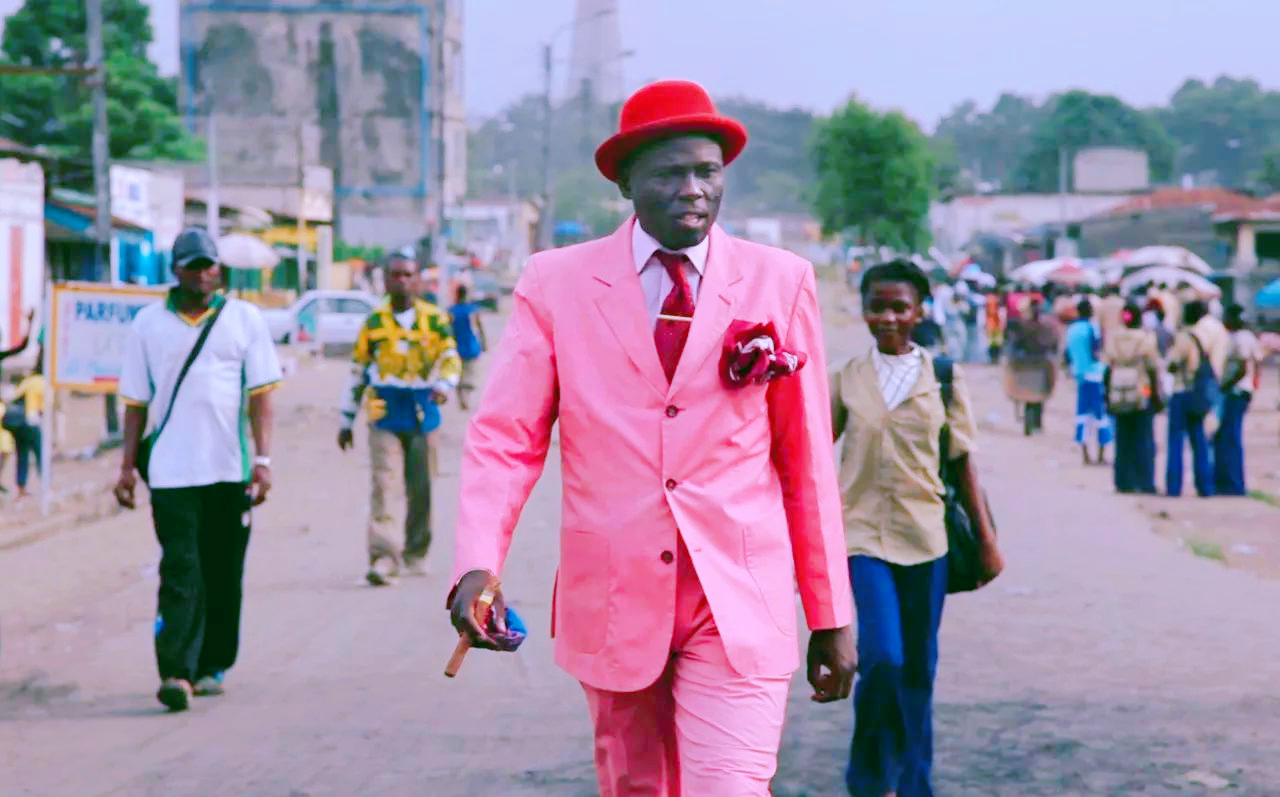 非洲“穷”国，饭都吃不饱，黑叔叔们却*款贷**买潮牌炫耀