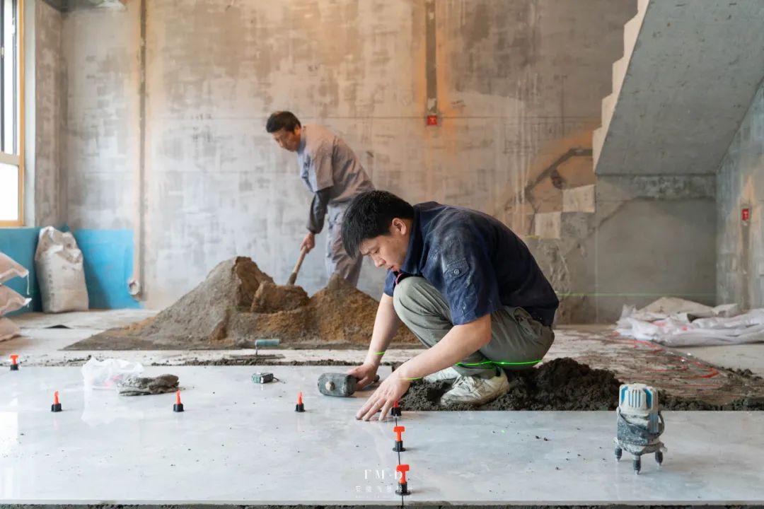 地面铺地板好还是地砖好,铺地板与地砖