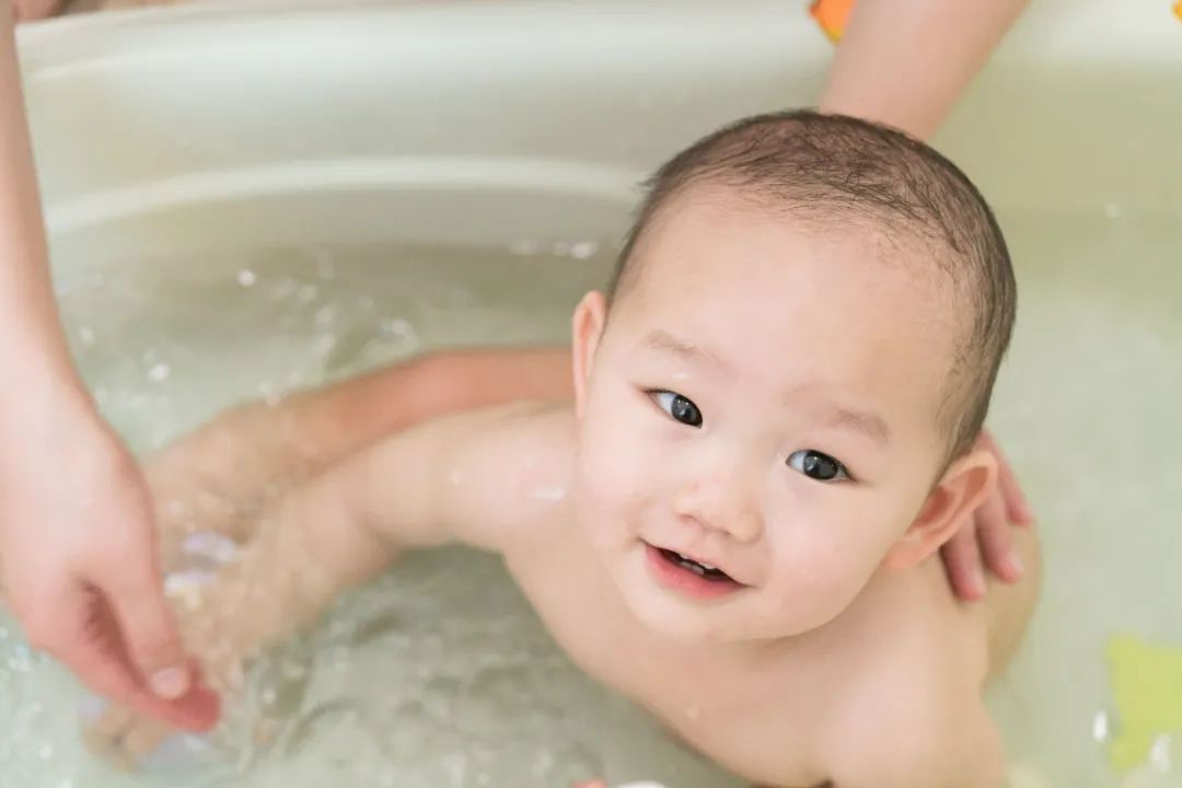 为什么不能当着孩子的面换衣服,什么时候别在孩子面前换衣服