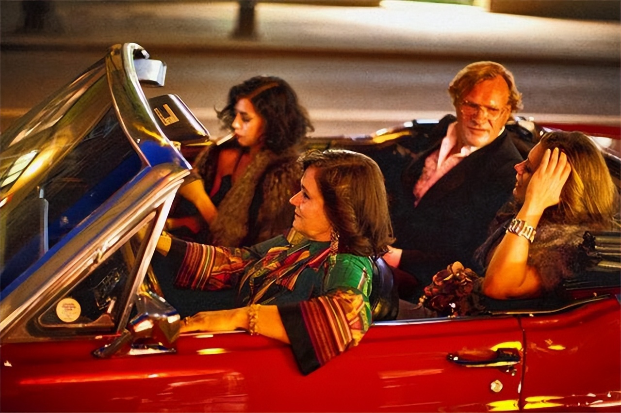 一晚赚上万，戛纳电影节钱色交易，成欧洲“高级陪客”赚钱天堂