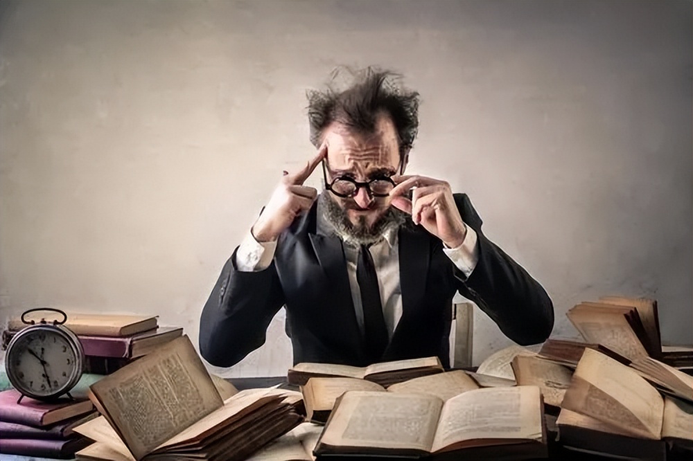 小伙胸痛去医院做心电图,男子左臂疼查出心肌梗死