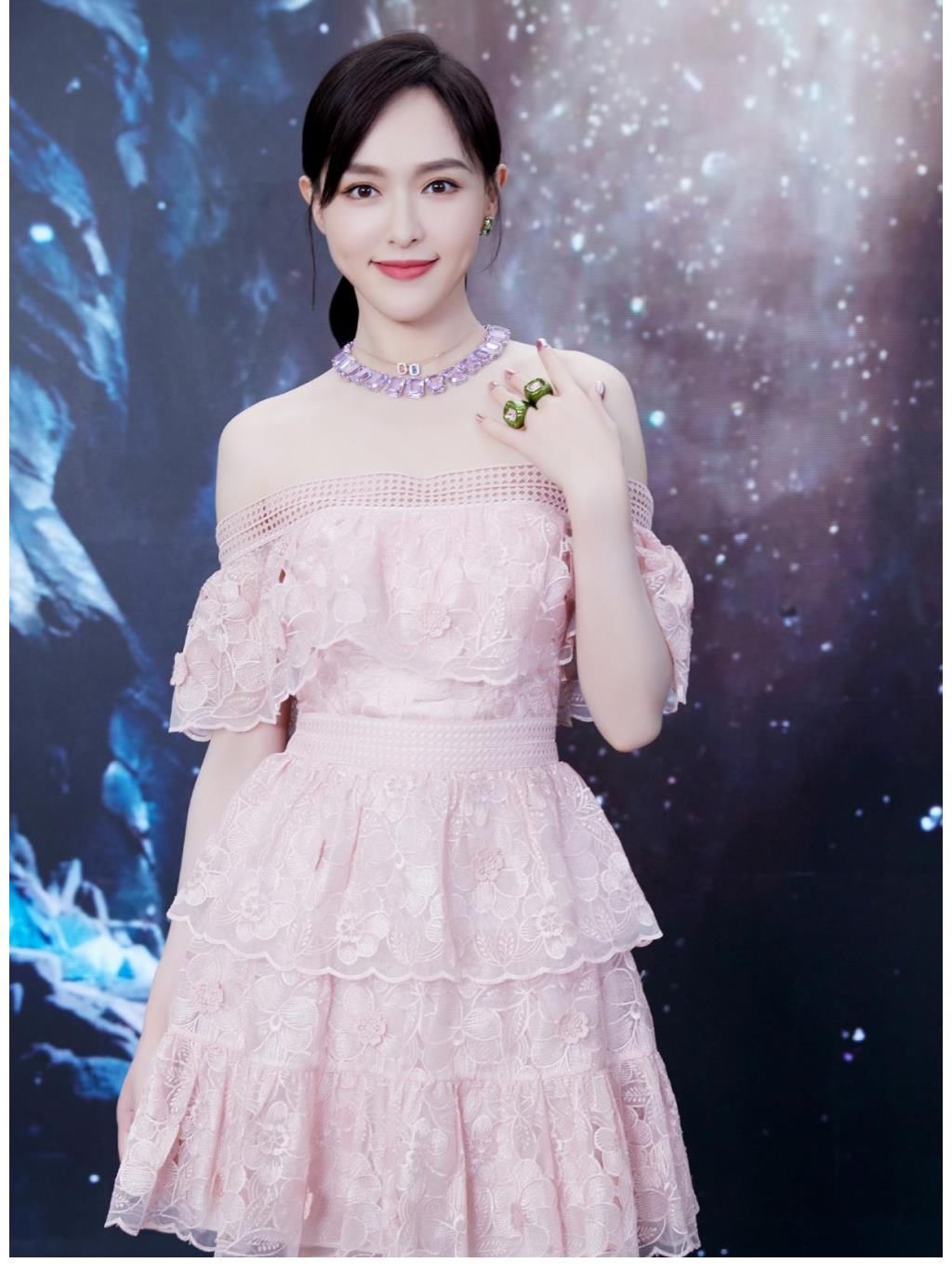 唐嫣用万元手机壳引巨大争议,唐嫣用4万块钱买一个手机壳