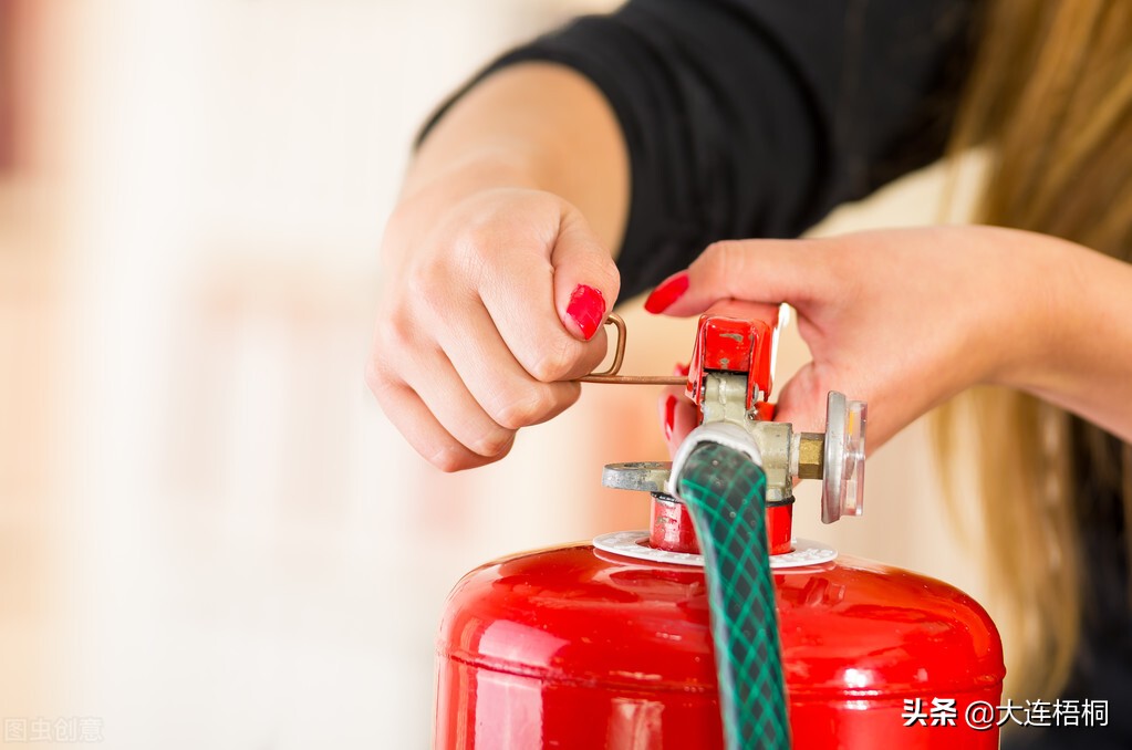 世上从来就没有救世主,却可能有夺命的酥油灯