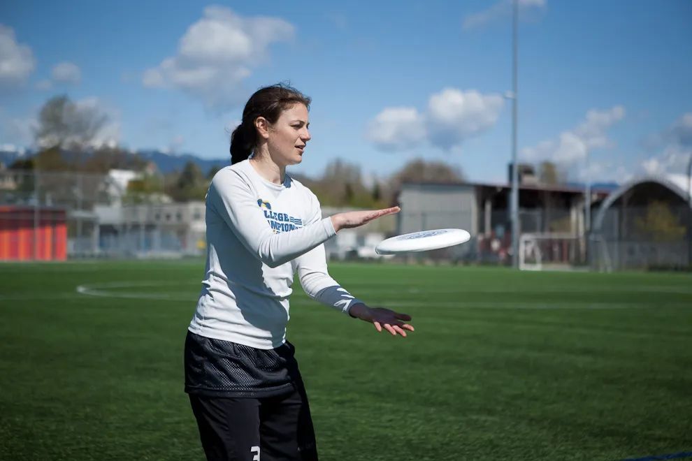 和儿童怎么玩飞盘,和小孩一起玩飞盘的歌曲