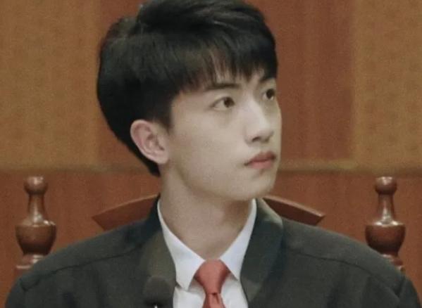 河南一男生肤白貌美，被吐槽不思学习光臭美，本尊回应：清华本硕