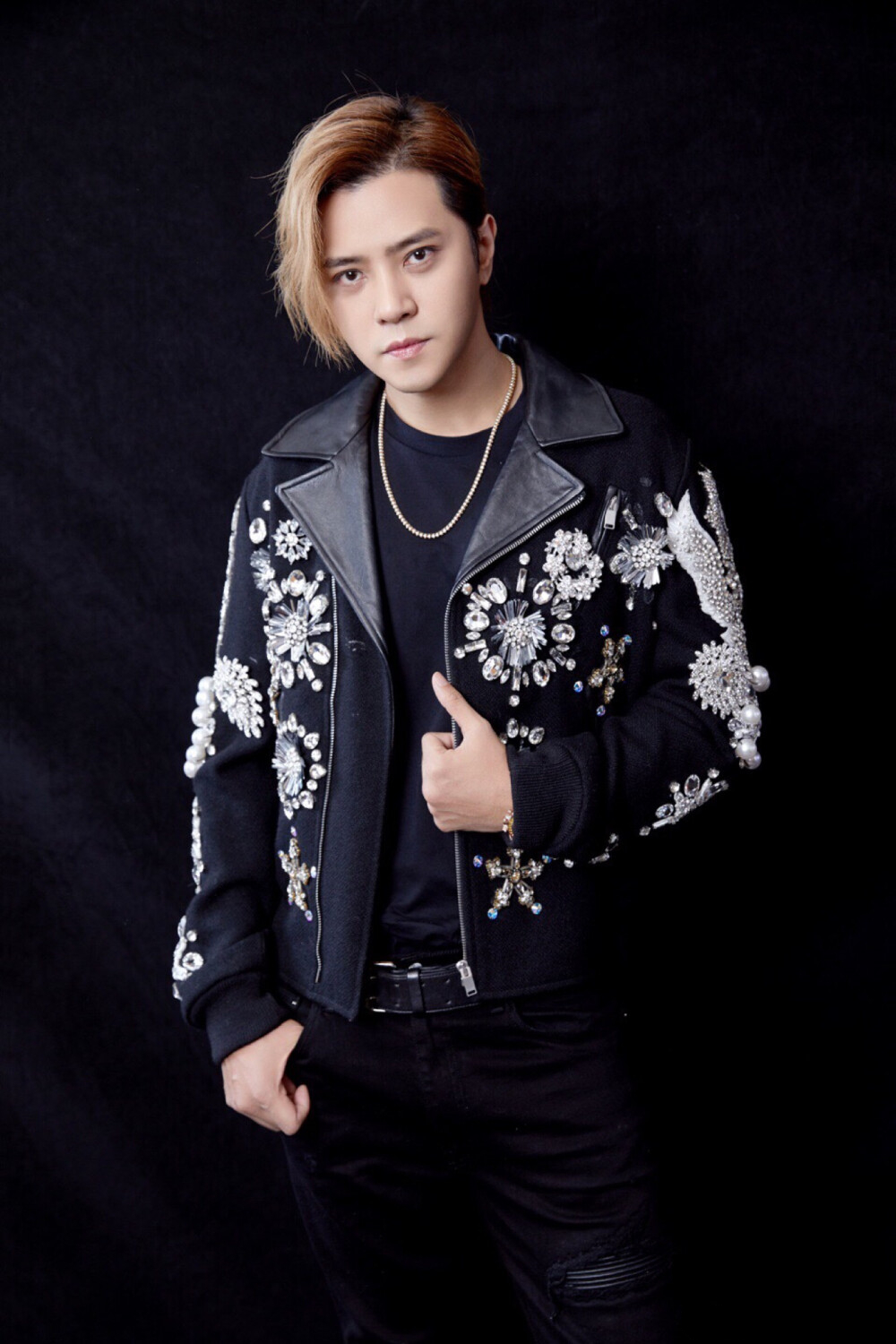 惨遭淘汰却爆红的歌手,当年红极一时却又被雪藏的歌手