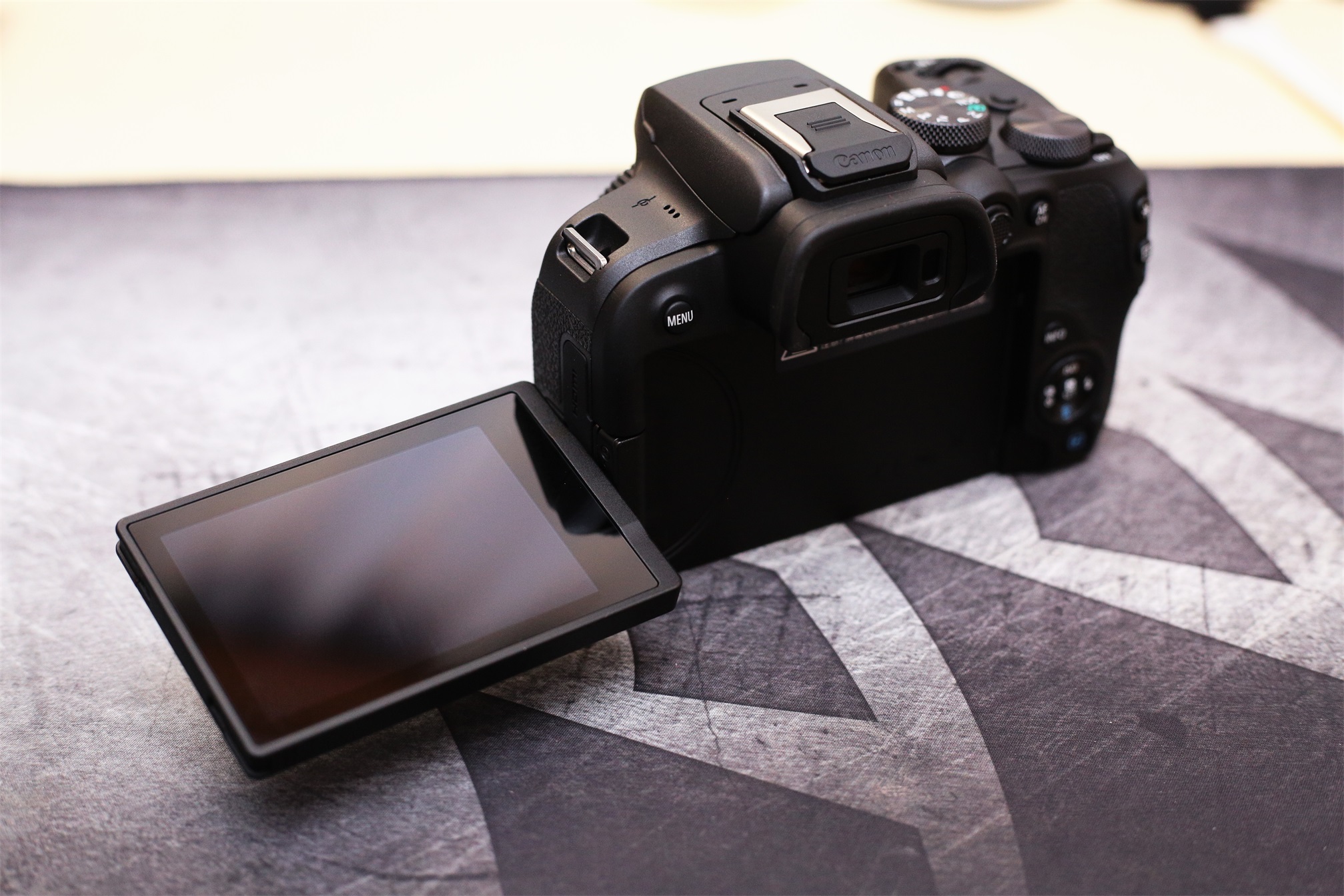 佳能5d3和佳能r10哪个好,佳能5d3和佳能r10对比