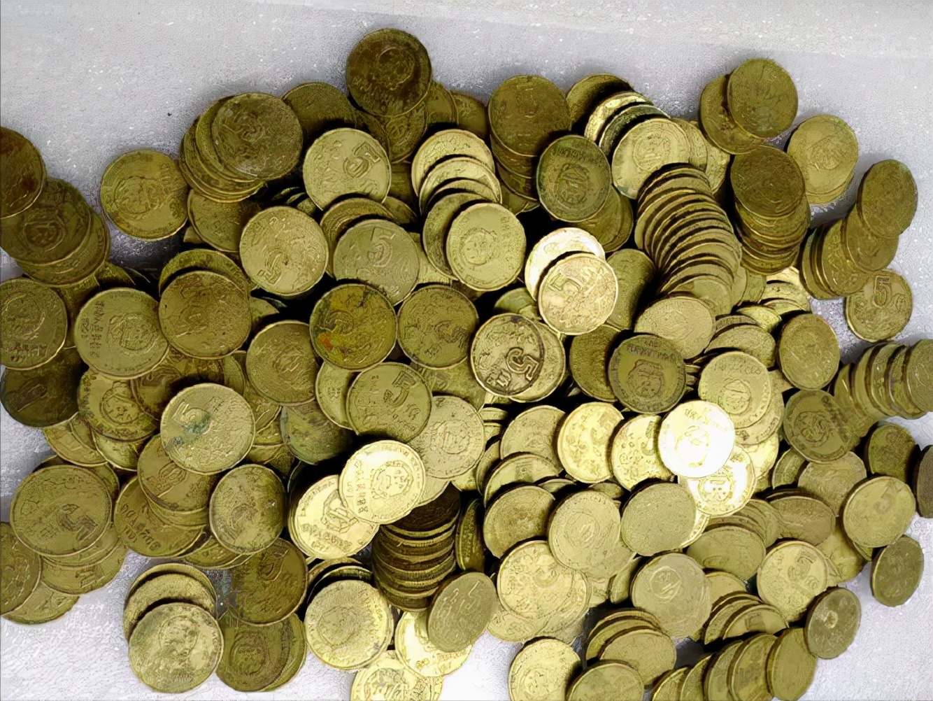 一枚五角硬币价值30000元以上,翻出一些钱币值钱吗