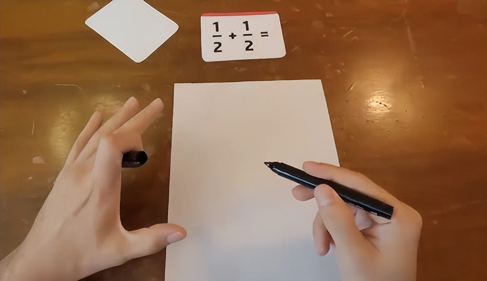 4+4怎么样才能等于四,4+4是不是等于八