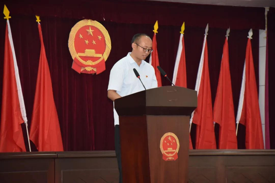 朱小龙口腔医院：为20位准大学生送去爱心箱包